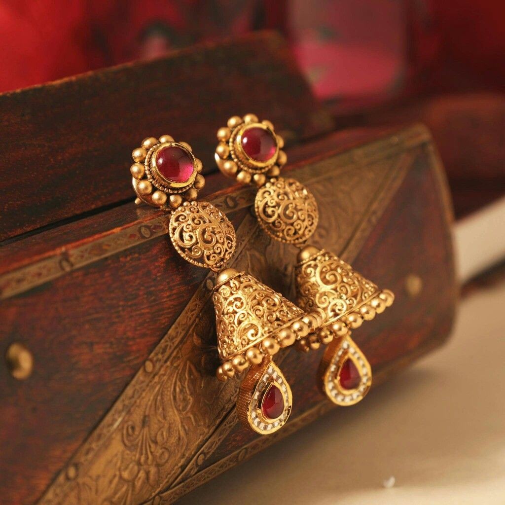 New trendy 2025 gold jhumkas